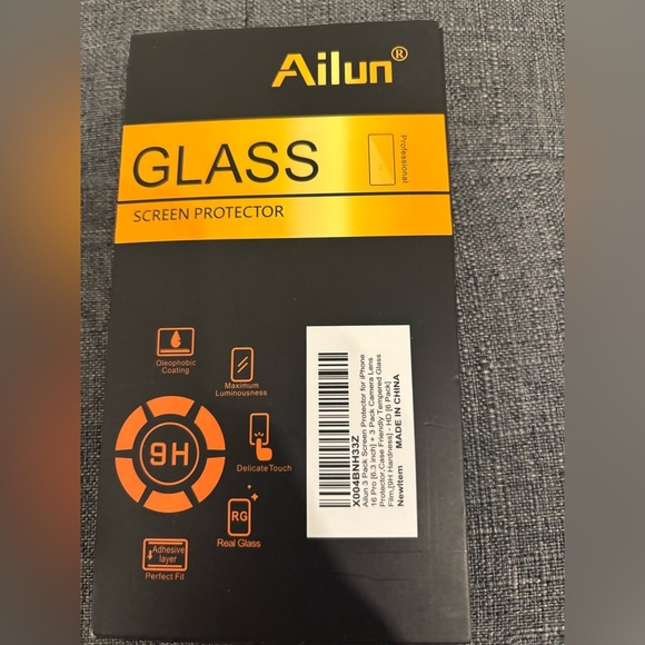 Ailun Glass Screen Protector iPhone 16 Pro - Picture 2 of 4